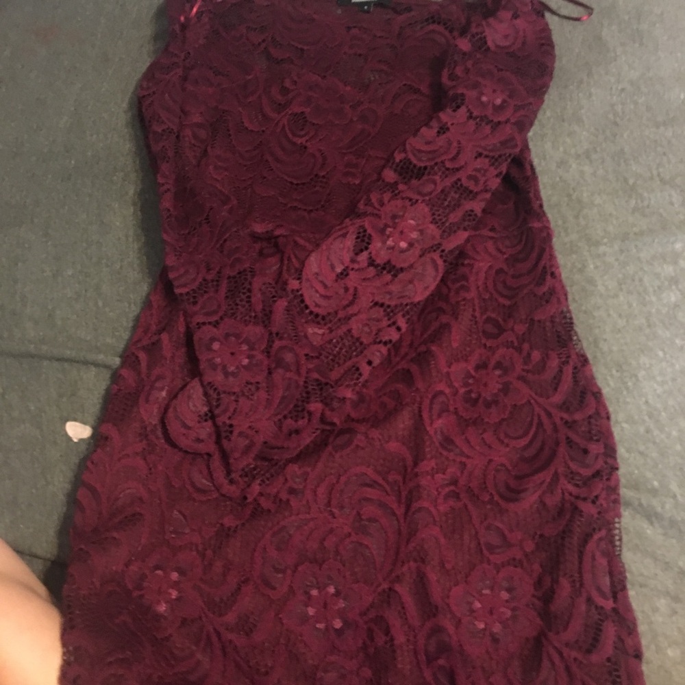 BEAUTIFUL TIGHT LACE DRESS - Picture 3 of 4